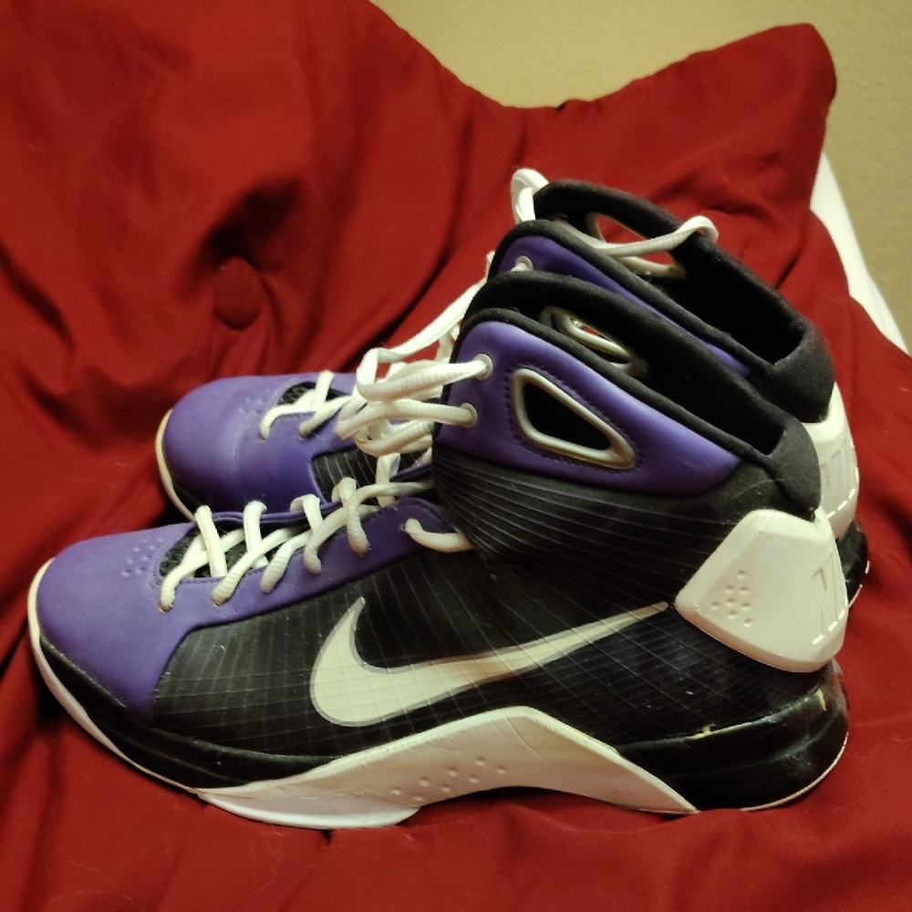 Nike Kobe Hyperdunks - image 3